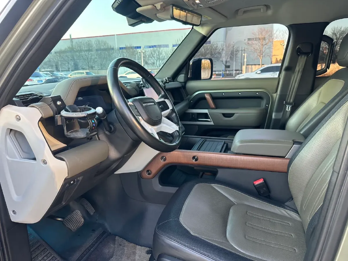 2021 Land Rover Defender 3.0T 400HP L6 8AT,autocango,china used car exporter,china ev exporter,chinese used car exporter,chinese used ev exporter