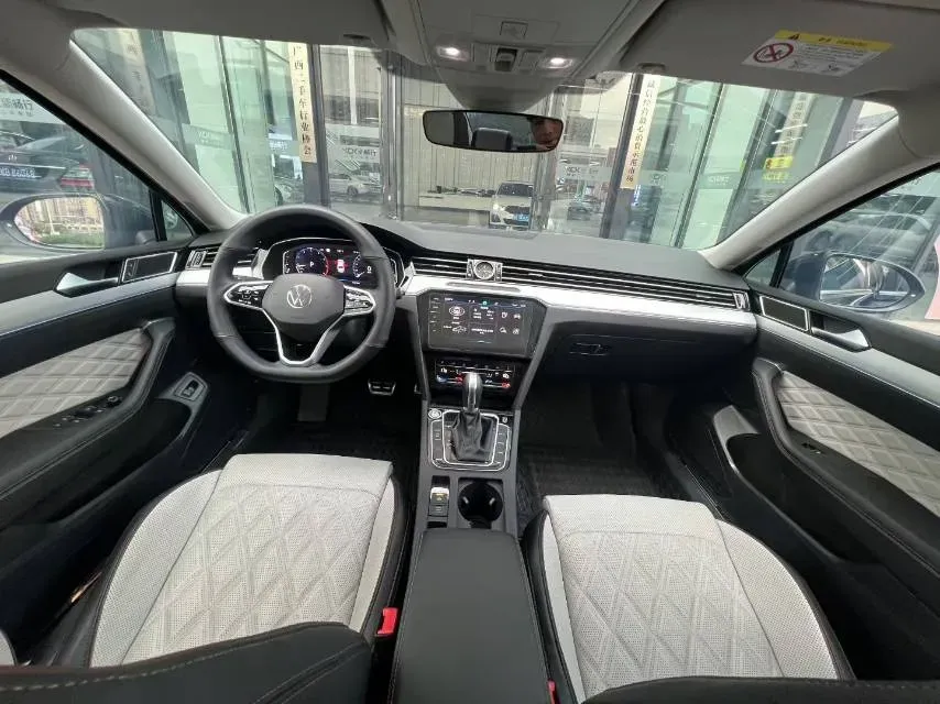 2023 Volkswagen Magotan 2.0T 186HP L4 7DCT,autocango,china used car exporter,china ev exporter,chinese used car exporter,chinese used ev exporter