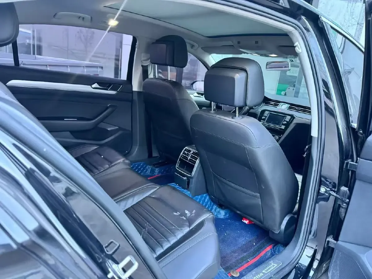 2018 Volkswagen Magotan 1.8T 180HP L4 7DCT,autocango,china used car exporter,china ev exporter,chinese used car exporter,chinese used ev exporter