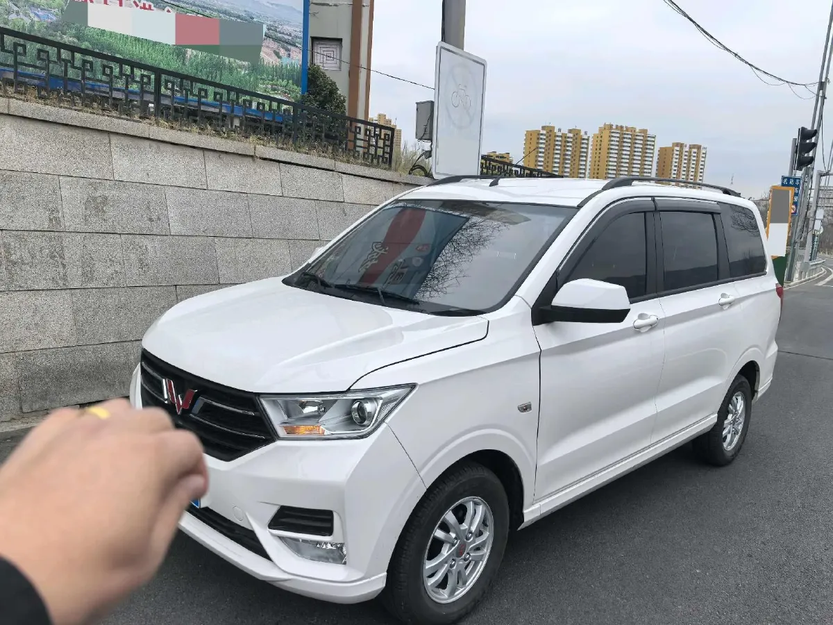 2021 WuLing HongGuang 1.5L 99HP L4 6MT,autocango,china used car exporter,china ev exporter,chinese used car exporter,chinese used ev exporter