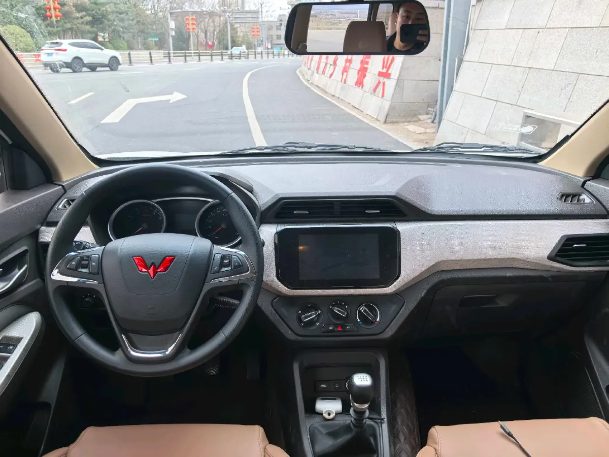 2021 WuLing HongGuang 1.5L 99HP L4 6MT,autocango,china used car exporter,china ev exporter,chinese used car exporter,chinese used ev exporter