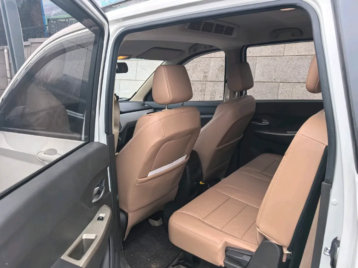 2021 WuLing HongGuang 1.5L 99HP L4 6MT,autocango,china used car exporter,china ev exporter,chinese used car exporter,chinese used ev exporter