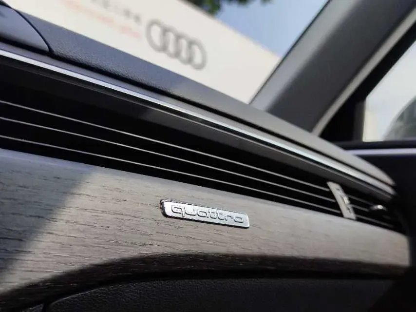 2021 Audi A4 2.0T 252HP L4 7DCT,autocango,china used car exporter,china ev exporter,chinese used car exporter,chinese used ev exporter