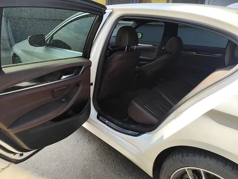 2021 BMW 5 Series 2.0T 184HP L4 8AT,autocango,china used car exporter,china ev exporter,chinese used car exporter,chinese used ev exporter