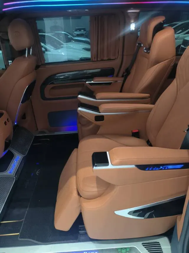 2023 Mercedes-Benz Vito 2.0T 211HP L4 9AT,autocango,china used car exporter,china ev exporter,chinese used car exporter,chinese used ev exporter