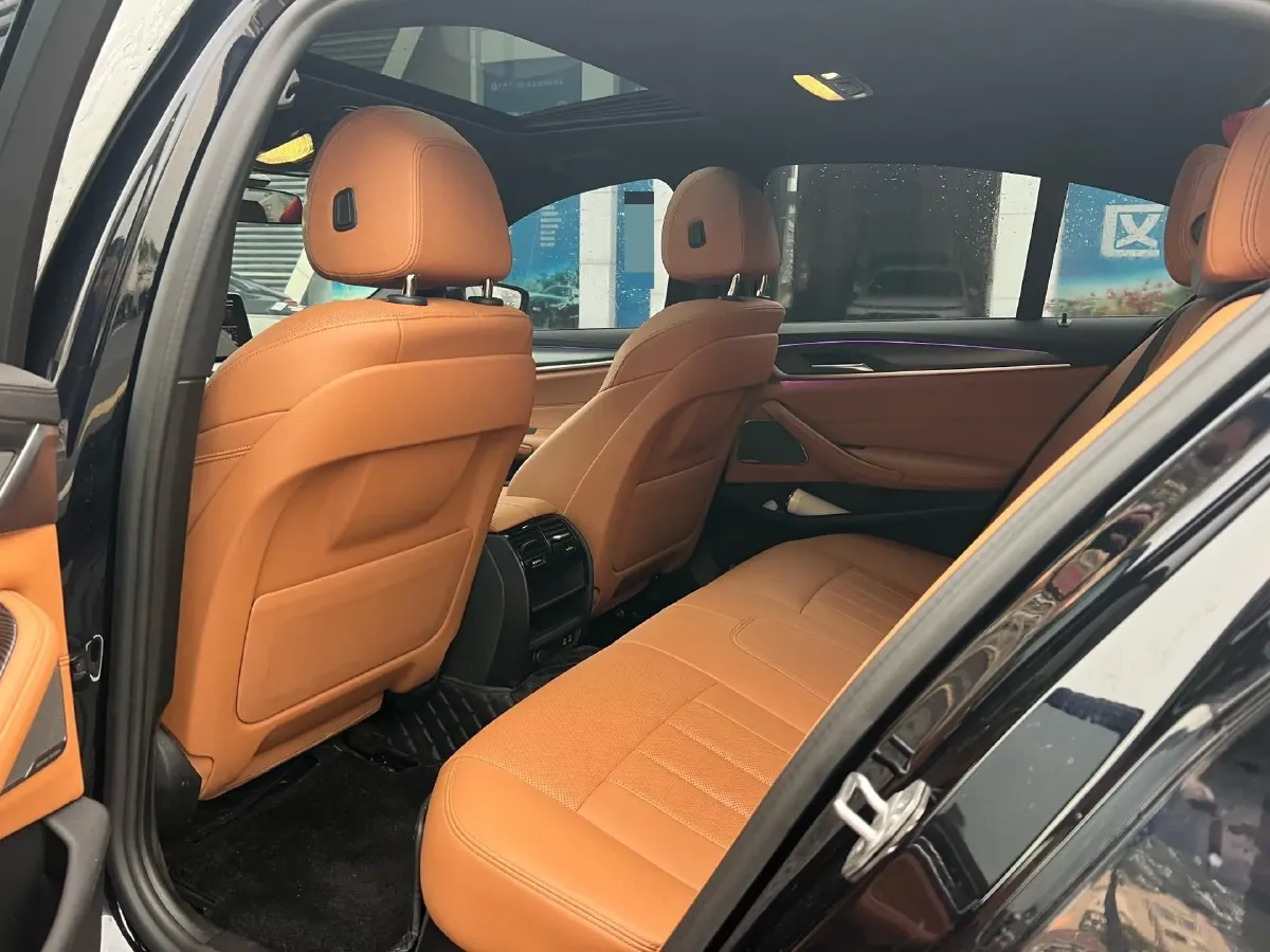 2022 BMW 5 Series 2.0T 252HP L4 8AT,autocango,china used car exporter,china ev exporter,chinese used car exporter,chinese used ev exporter