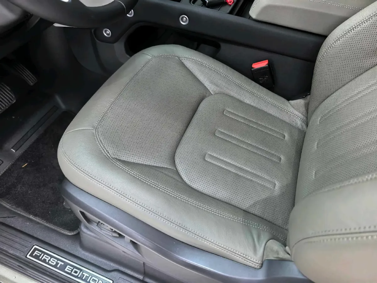 2021 Land Rover Defender 3.0T 400HP L6 8AT,autocango,china used car exporter,china ev exporter,chinese used car exporter,chinese used ev exporter