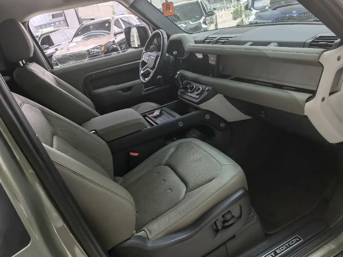 2021 Land Rover Defender 3.0T 400HP L6 8AT,autocango,china used car exporter,china ev exporter,chinese used car exporter,chinese used ev exporter