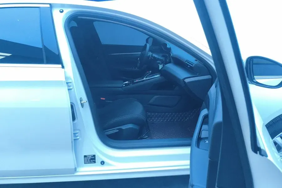 2022 Peugeot 508 1.6T 170HP L4 6AT,autocango,china used car exporter,china ev exporter,chinese used car exporter,chinese used ev exporter