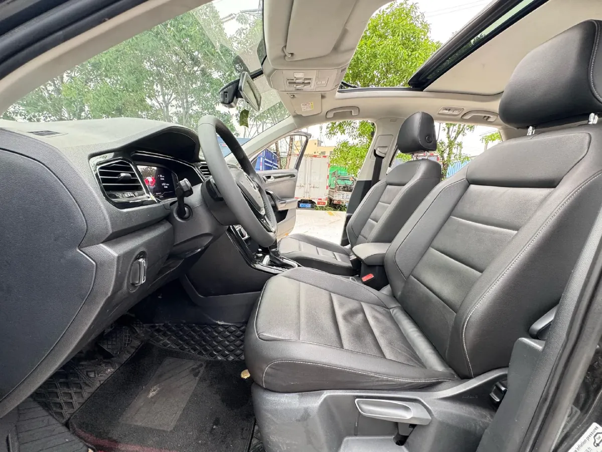 2022 Volkswagen T-Roc 1.4T 150HP L4 7DCT,autocango,china used car exporter,china ev exporter,chinese used car exporter,chinese used ev exporter