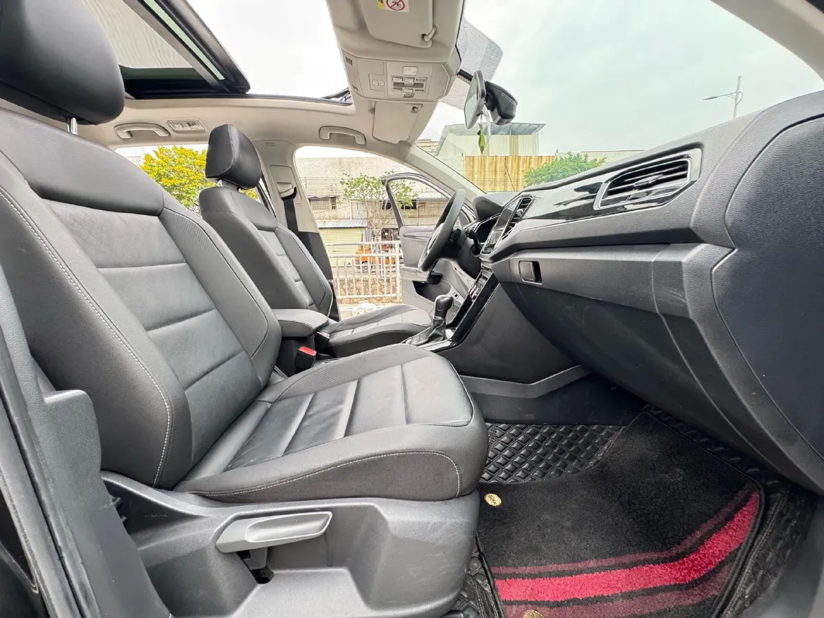 2022 Volkswagen T-Roc 1.4T 150HP L4 7DCT,autocango,china used car exporter,china ev exporter,chinese used car exporter,chinese used ev exporter