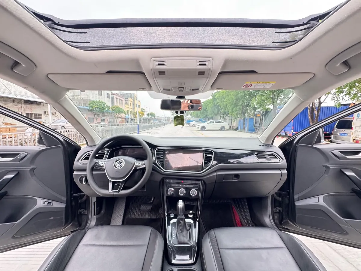 2022 Volkswagen T-Roc 1.4T 150HP L4 7DCT,autocango,china used car exporter,china ev exporter,chinese used car exporter,chinese used ev exporter