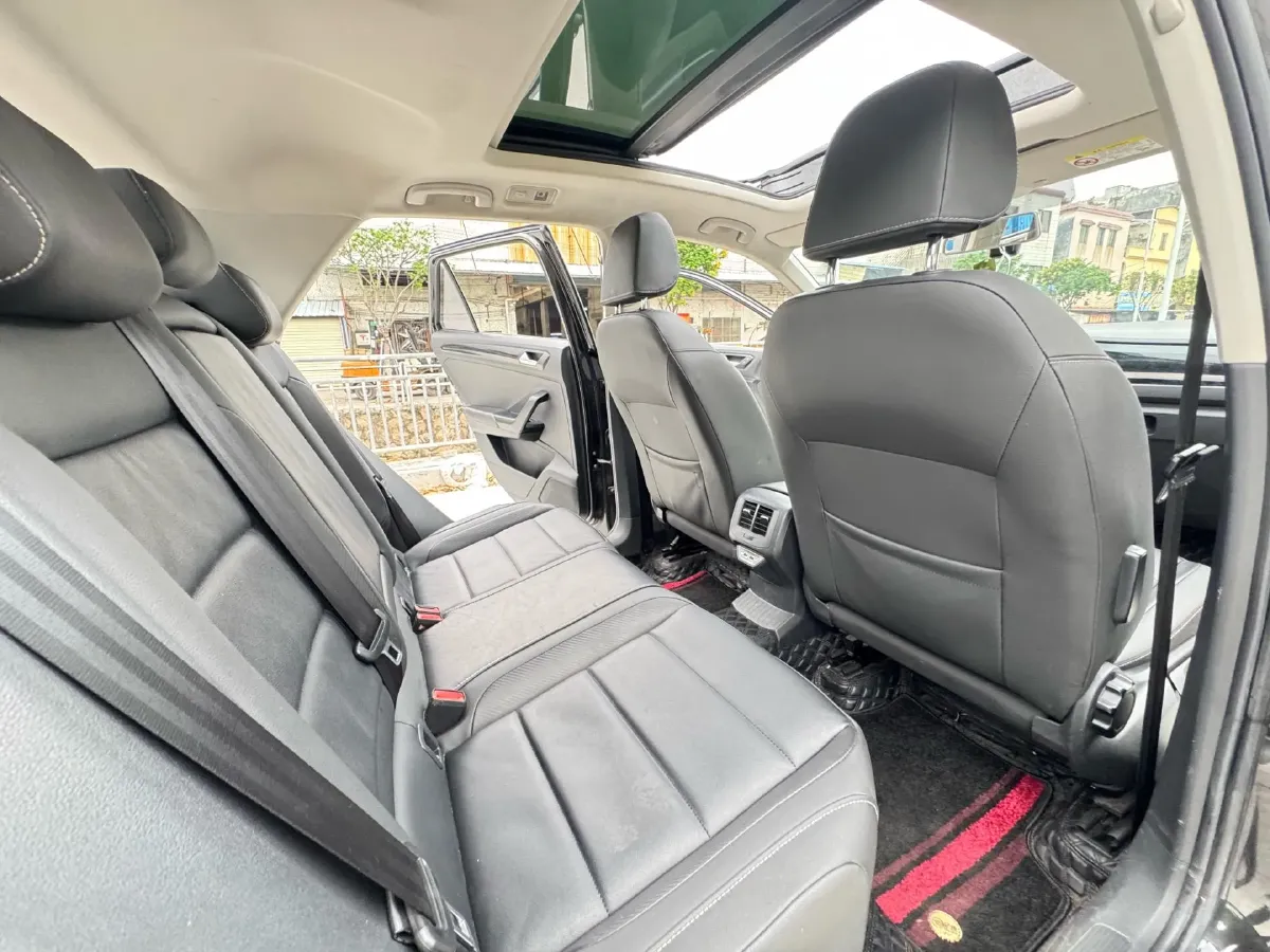 2022 Volkswagen T-Roc 1.4T 150HP L4 7DCT,autocango,china used car exporter,china ev exporter,chinese used car exporter,chinese used ev exporter