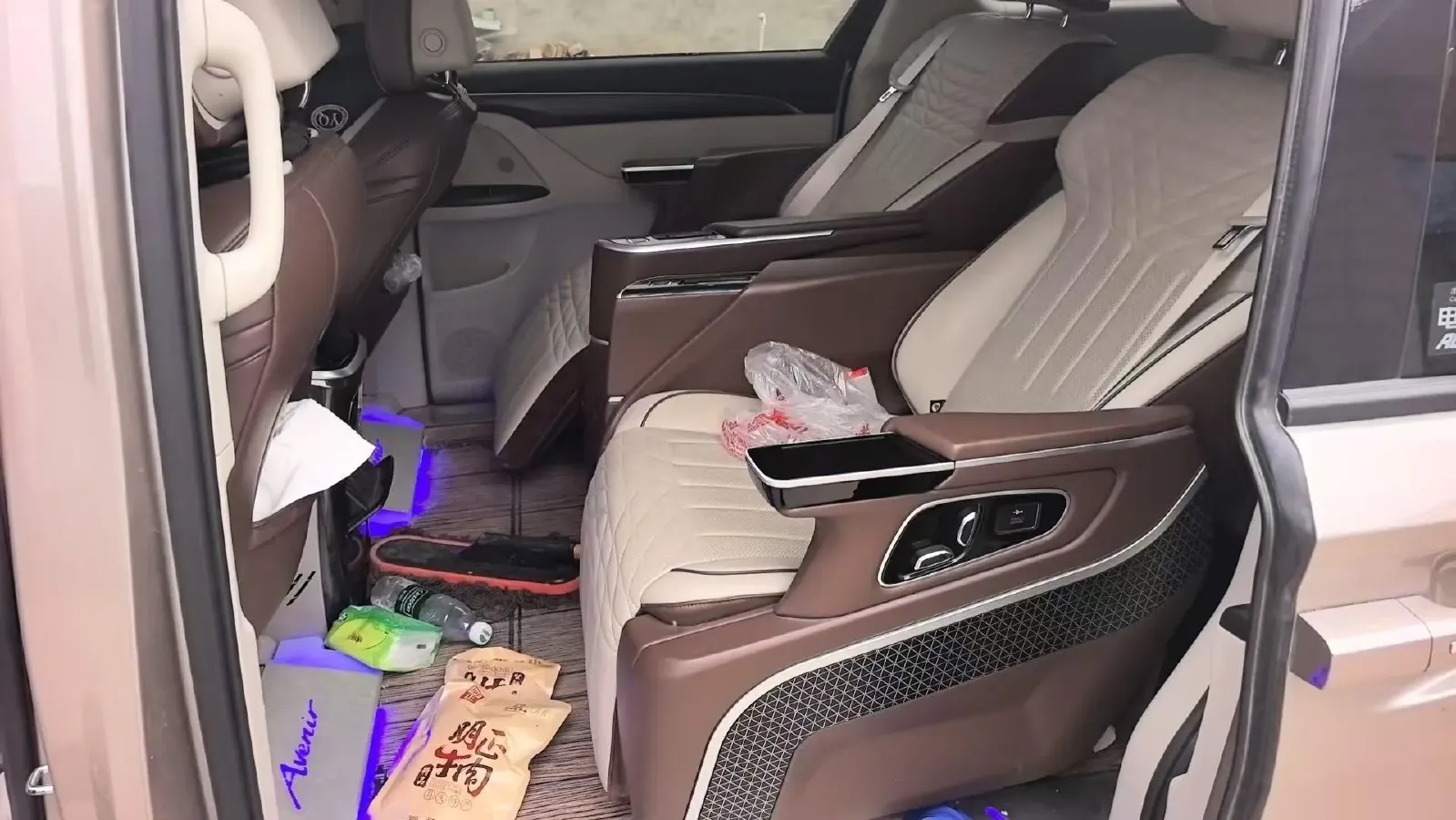 2023 Buick GL8 2.0T 237HP L4 9AT,autocango,china used car exporter,china ev exporter,chinese used car exporter,chinese used ev exporter