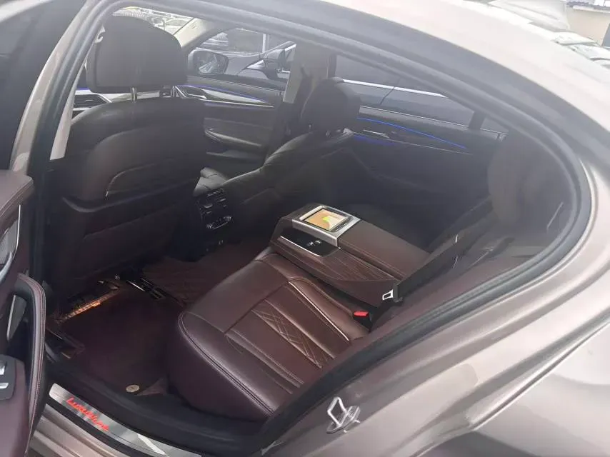 2020 BMW 5 Series 2.0T 252HP L4 8AT,autocango,china used car exporter,china ev exporter,chinese used car exporter,chinese used ev exporter