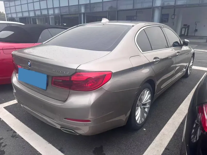2020 BMW 5 Series 2.0T 252HP L4 8AT,autocango,china used car exporter,china ev exporter,chinese used car exporter,chinese used ev exporter