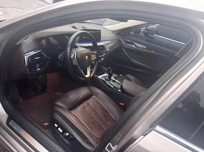 2020 BMW 5 Series 2.0T 252HP L4 8AT,autocango,china used car exporter,china ev exporter,chinese used car exporter,chinese used ev exporter