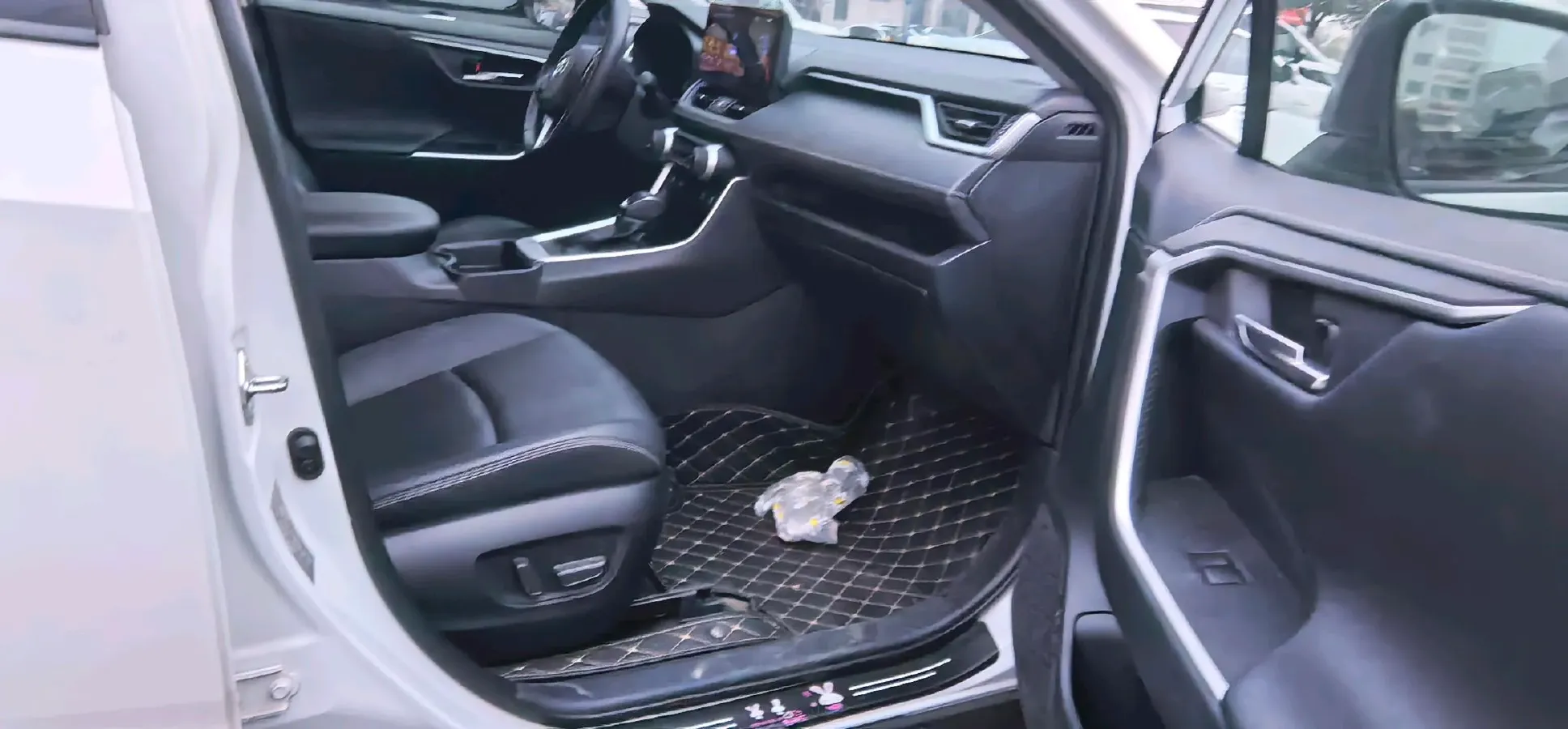 2023 Toyota RAV4 2.0L 171HP L4 CVT,autocango,china used car exporter,china ev exporter,chinese used car exporter,chinese used ev exporter