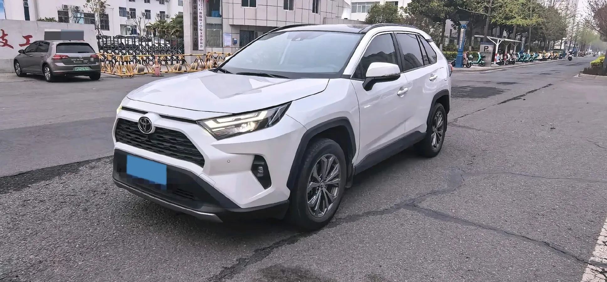 2023 Toyota RAV4 2.0L 171HP L4 CVT,autocango,china used car exporter,china ev exporter,chinese used car exporter,chinese used ev exporter