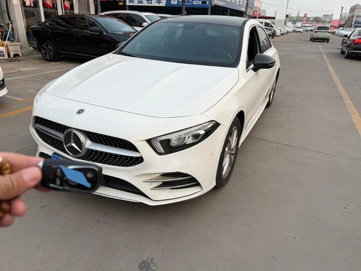 2021 Mercedes-Benz A Class 1.3T 163HP L4 7DCT,autocango,china used car exporter,china ev exporter,chinese used car exporter,chinese used ev exporter