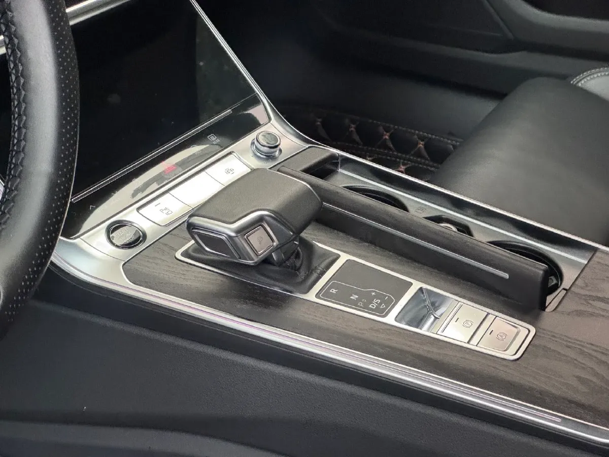 2023 Audi A6L 2.0T 245HP L4 7DCT,autocango,china used car exporter,china ev exporter,chinese used car exporter,chinese used ev exporter