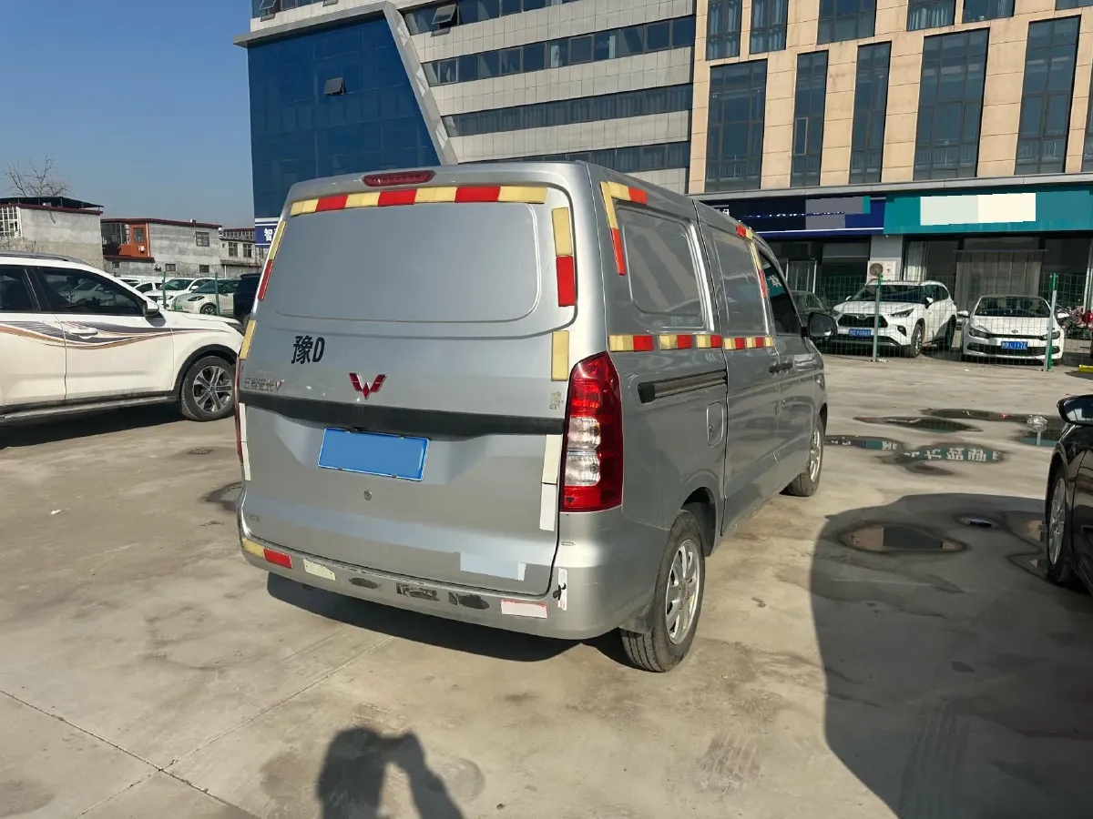 2019 WuLing HongGuang V 1.5L 105HP L4 5MT,autocango,china used car exporter,china ev exporter,chinese used car exporter,chinese used ev exporter