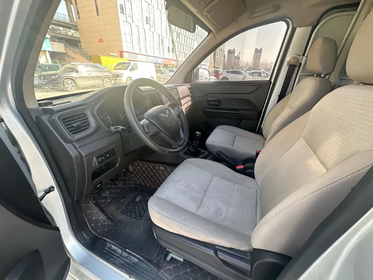 2019 WuLing HongGuang V 1.5L 105HP L4 5MT,autocango,china used car exporter,china ev exporter,chinese used car exporter,chinese used ev exporter
