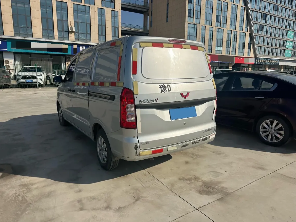 2019 WuLing HongGuang V 1.5L 105HP L4 5MT,autocango,china used car exporter,china ev exporter,chinese used car exporter,chinese used ev exporter