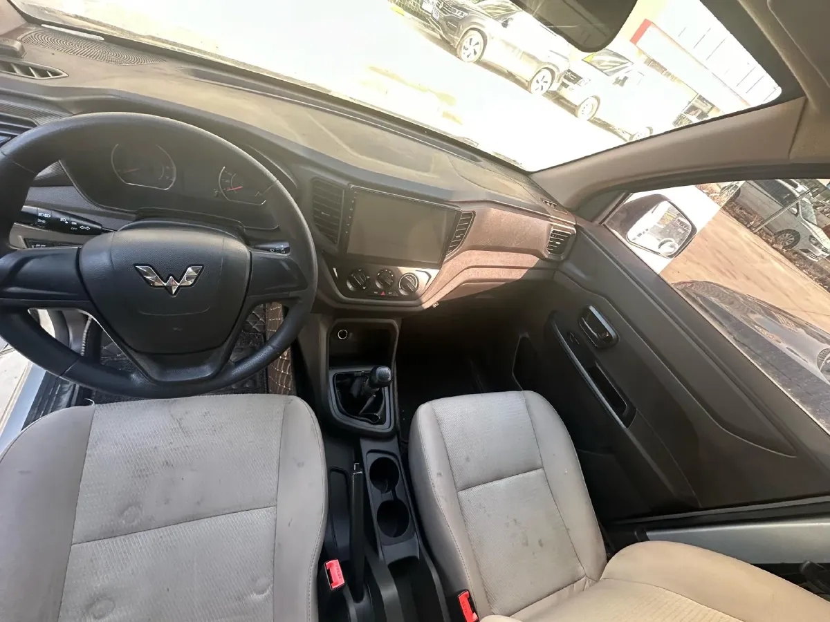 2019 WuLing HongGuang V 1.5L 105HP L4 5MT,autocango,china used car exporter,china ev exporter,chinese used car exporter,chinese used ev exporter