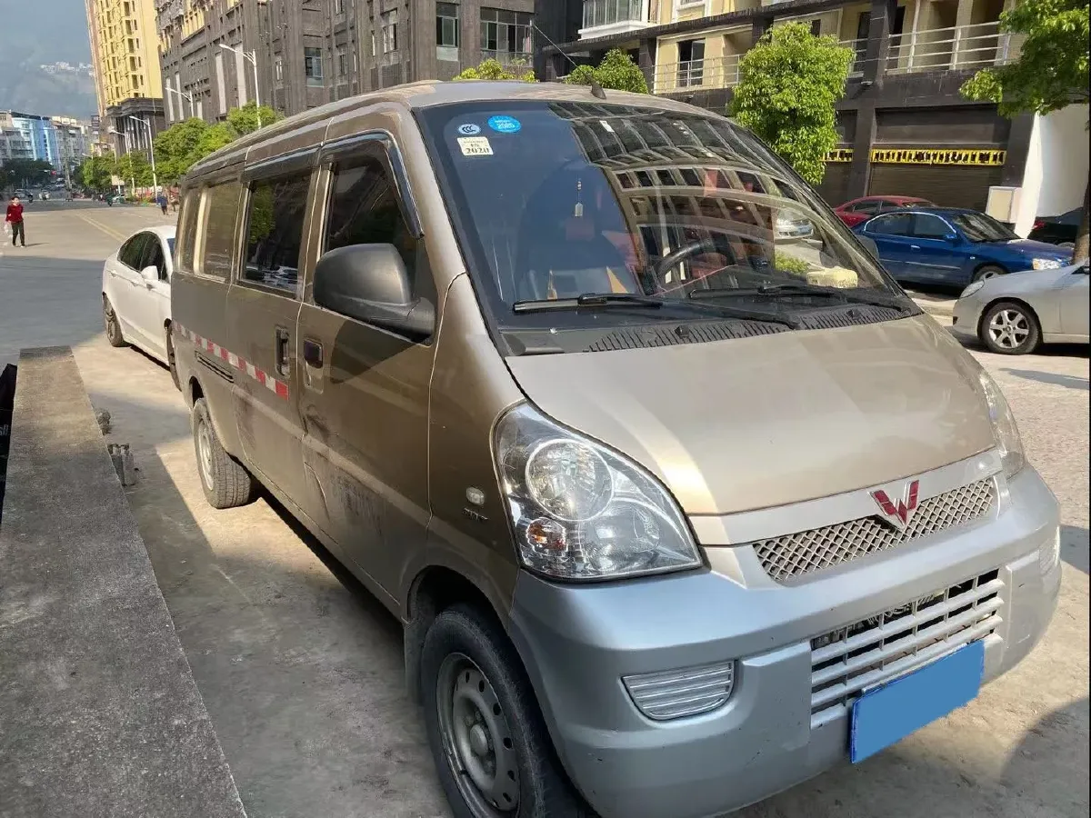 2012 WuLing RongGuang 1.5L 107HP L4 5MT,autocango,china used car exporter,china ev exporter,chinese used car exporter,chinese used ev exporter