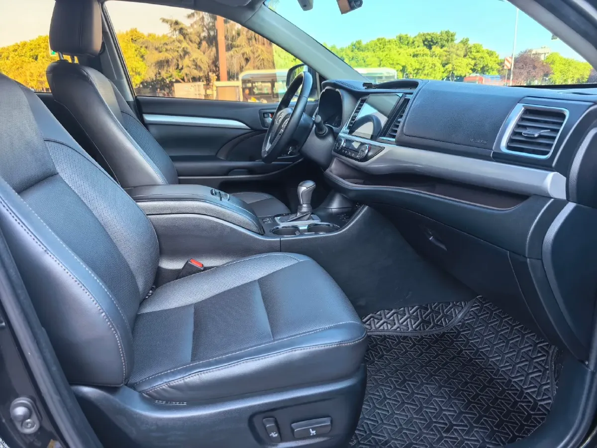 2021 Toyota Highlander 2.0T 220HP L4 6AT,autocango,china used car exporter,china ev exporter,chinese used car exporter,chinese used ev exporter