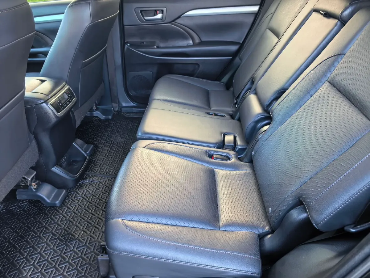 2021 Toyota Highlander 2.0T 220HP L4 6AT,autocango,china used car exporter,china ev exporter,chinese used car exporter,chinese used ev exporter