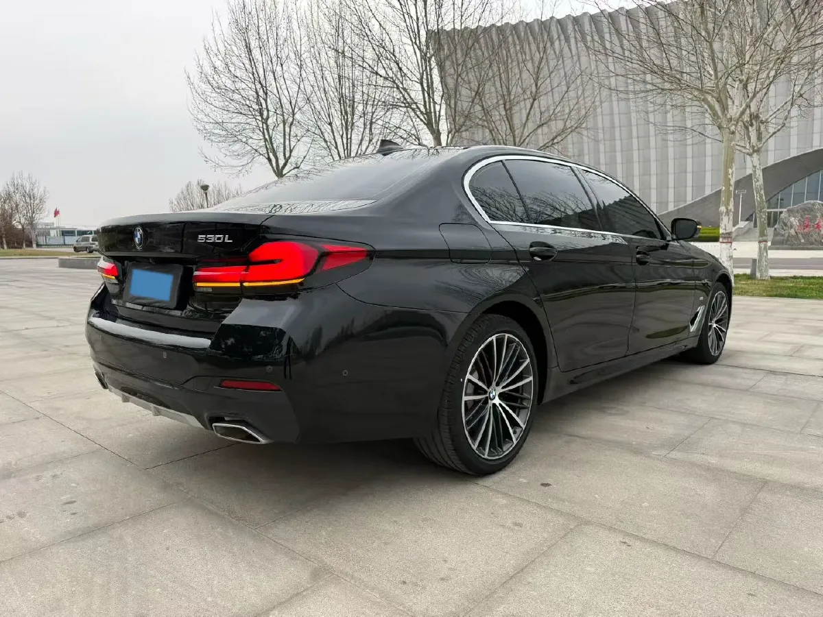 2022 BMW 5 Series 2.0T 252HP L4 8AT,autocango,china used car exporter,china ev exporter,chinese used car exporter,chinese used ev exporter