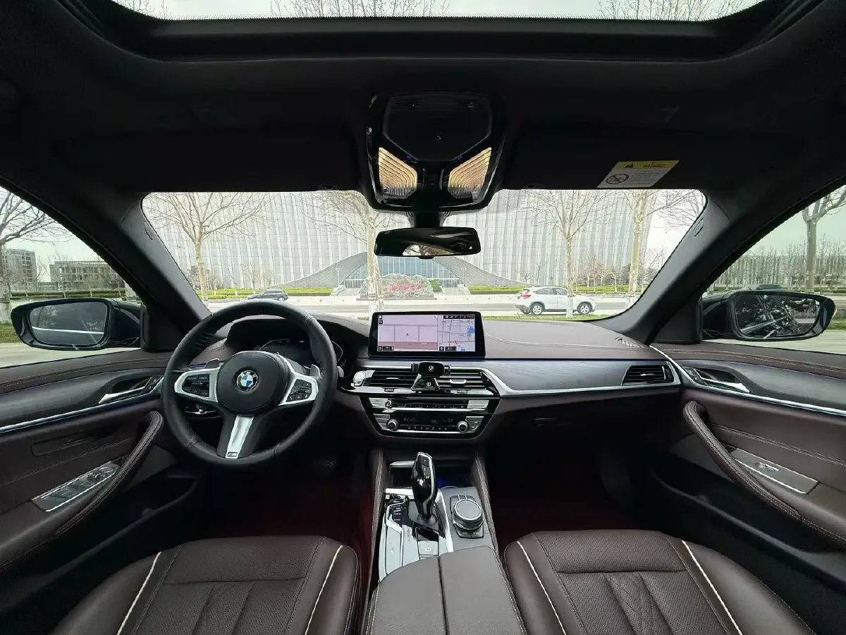 2022 BMW 5 Series 2.0T 252HP L4 8AT,autocango,china used car exporter,china ev exporter,chinese used car exporter,chinese used ev exporter