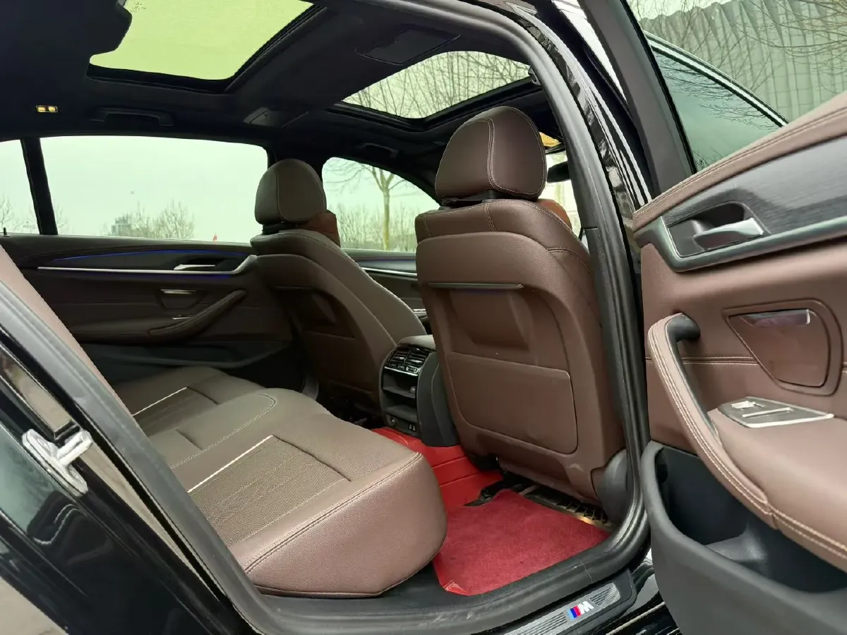 2022 BMW 5 Series 2.0T 252HP L4 8AT,autocango,china used car exporter,china ev exporter,chinese used car exporter,chinese used ev exporter