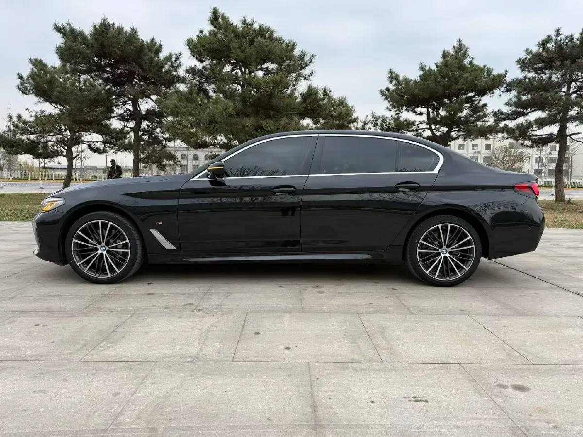 2022 BMW 5 Series 2.0T 252HP L4 8AT,autocango,china used car exporter,china ev exporter,chinese used car exporter,chinese used ev exporter