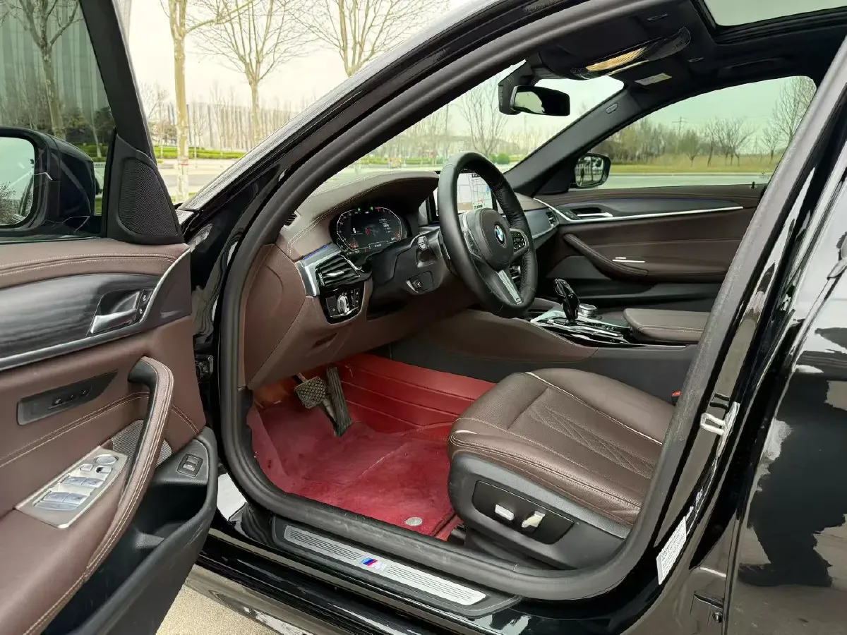 2022 BMW 5 Series 2.0T 252HP L4 8AT,autocango,china used car exporter,china ev exporter,chinese used car exporter,chinese used ev exporter