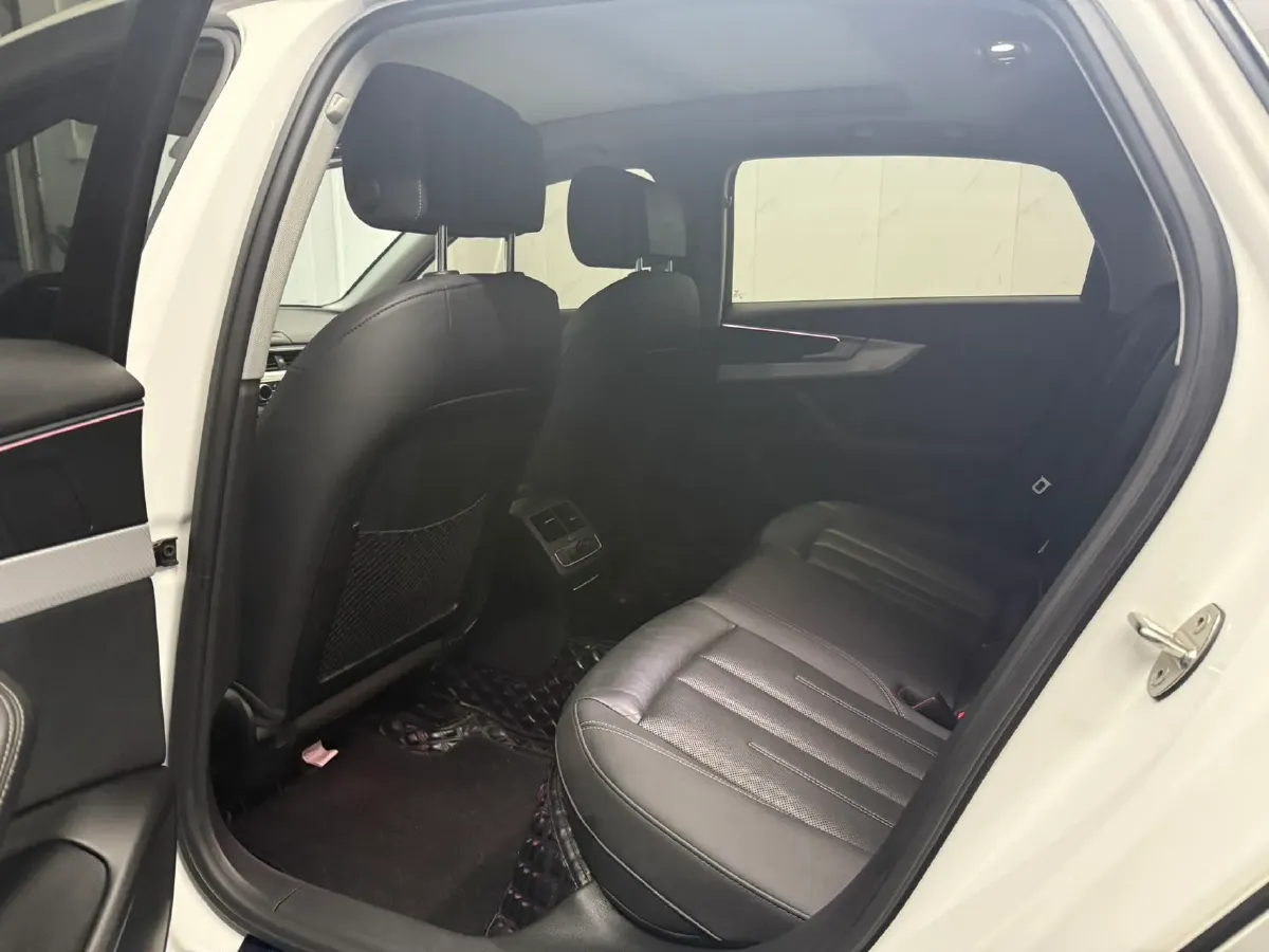 2020 Audi A4L 2.0T 190HP L4 7DCT,autocango,china used car exporter,china ev exporter,chinese used car exporter,chinese used ev exporter