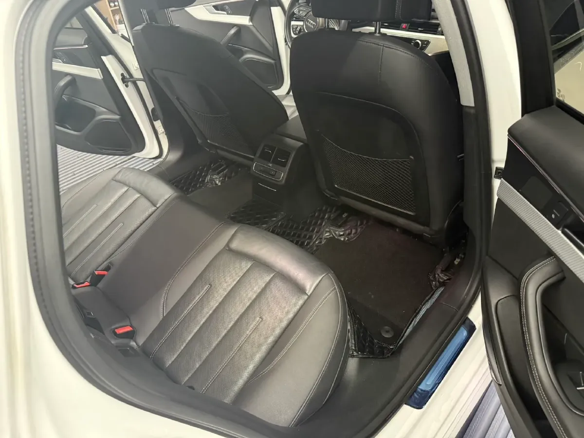 2020 Audi A4L 2.0T 190HP L4 7DCT,autocango,china used car exporter,china ev exporter,chinese used car exporter,chinese used ev exporter