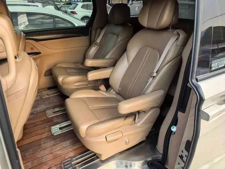 2021 Buick GL8 2.0T 237HP L4 9AT,autocango,china used car exporter,china ev exporter,chinese used car exporter,chinese used ev exporter