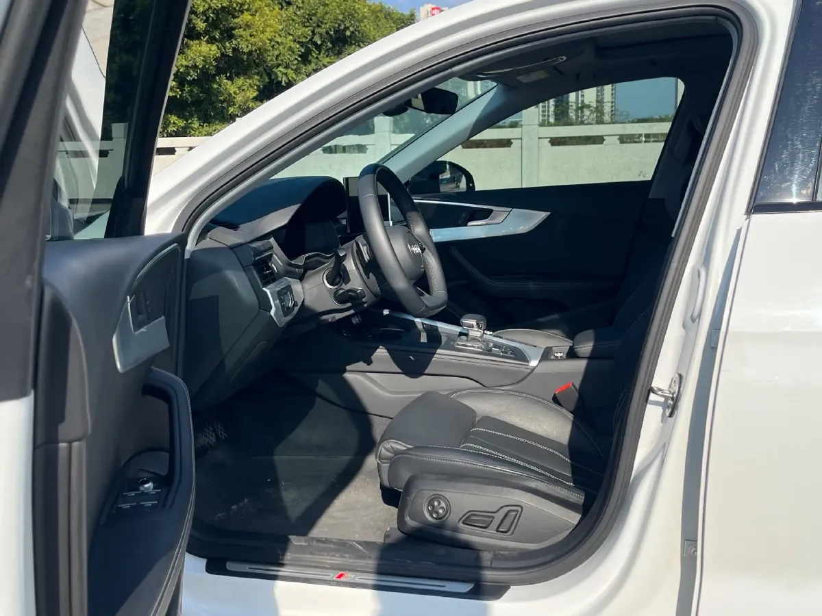 2023 Audi A4L 2.0T 190HP L4 7DCT,autocango,china used car exporter,china ev exporter,chinese used car exporter,chinese used ev exporter