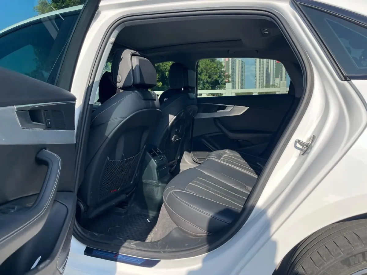 2023 Audi A4L 2.0T 190HP L4 7DCT,autocango,china used car exporter,china ev exporter,chinese used car exporter,chinese used ev exporter