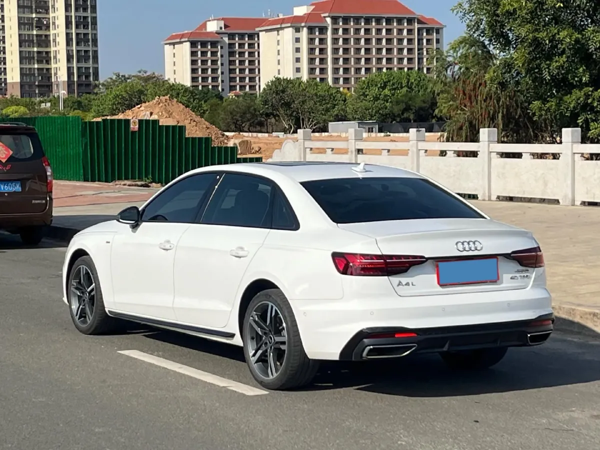 2023 Audi A4L 2.0T 190HP L4 7DCT,autocango,china used car exporter,china ev exporter,chinese used car exporter,chinese used ev exporter