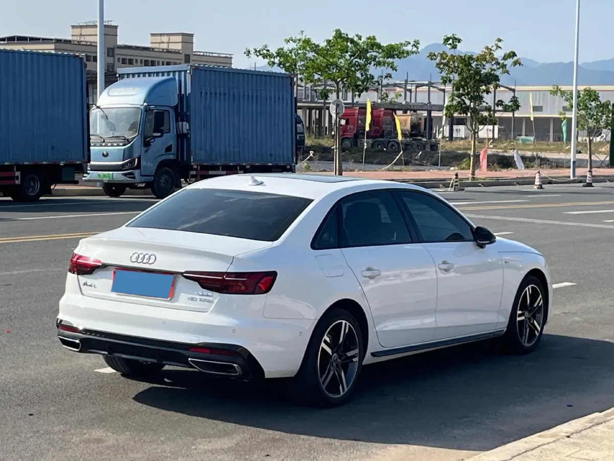2023 Audi A4L 2.0T 190HP L4 7DCT,autocango,china used car exporter,china ev exporter,chinese used car exporter,chinese used ev exporter