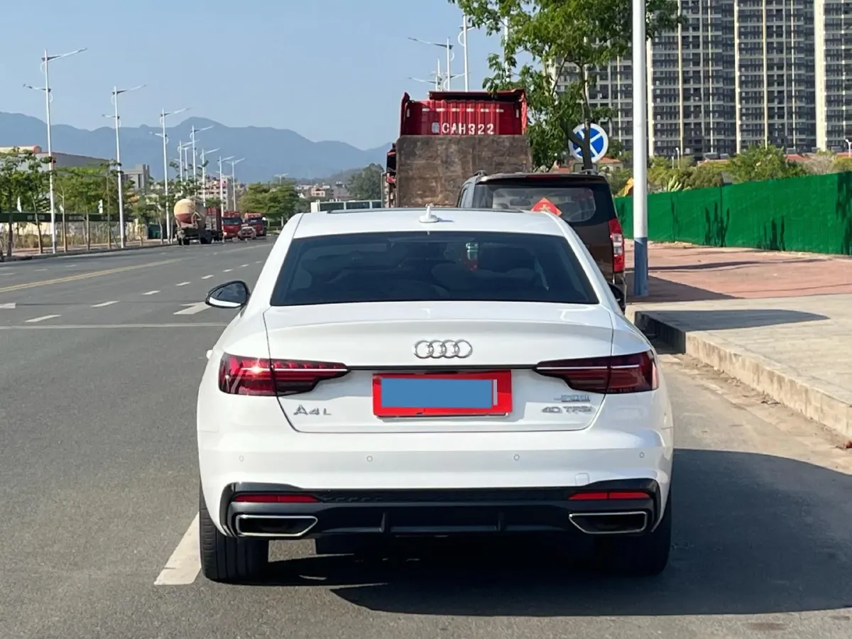 2023 Audi A4L 2.0T 190HP L4 7DCT,autocango,china used car exporter,china ev exporter,chinese used car exporter,chinese used ev exporter