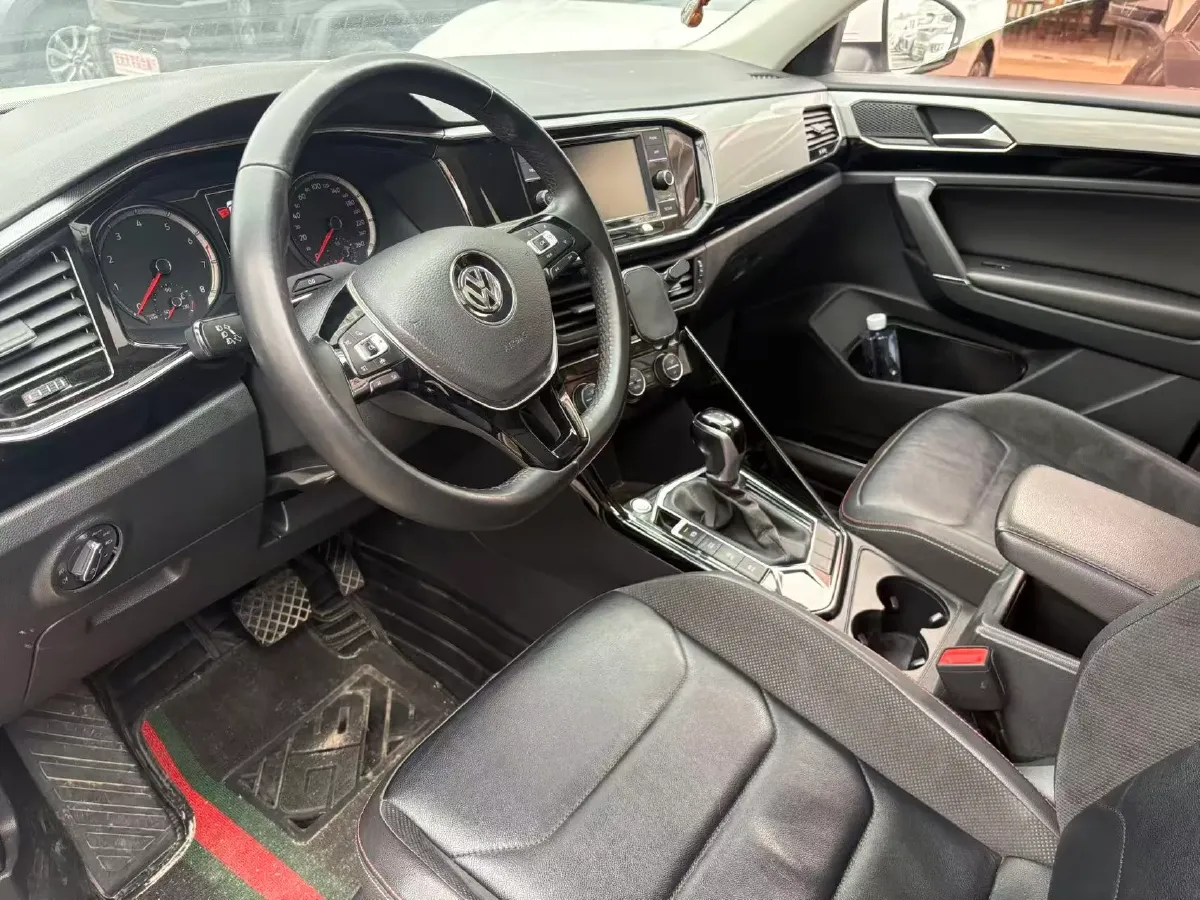 2019 Jeep Cherokee 2.0T 234HP L4 9AT,autocango,china used car exporter,china ev exporter,chinese used car exporter,chinese used ev exporter