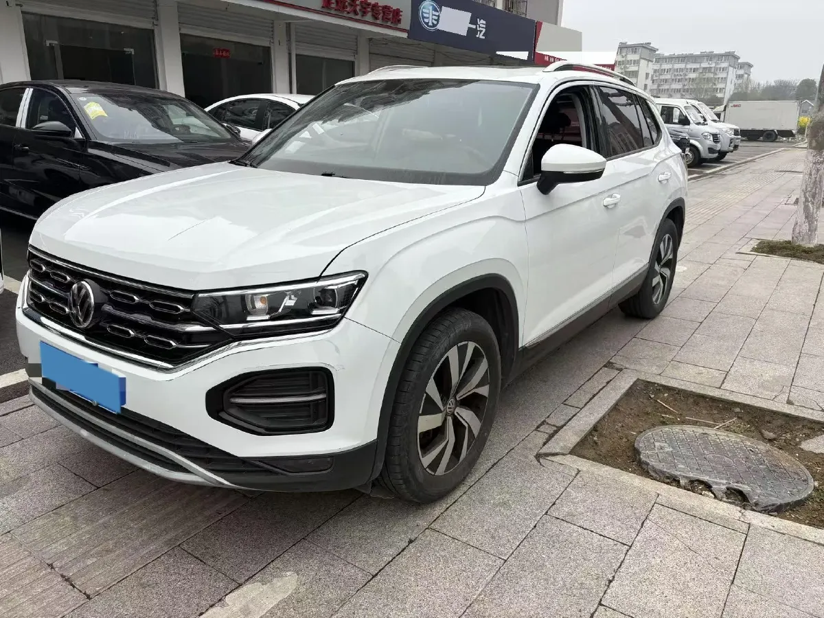 2019 Jeep Cherokee 2.0T 234HP L4 9AT,autocango,china used car exporter,china ev exporter,chinese used car exporter,chinese used ev exporter