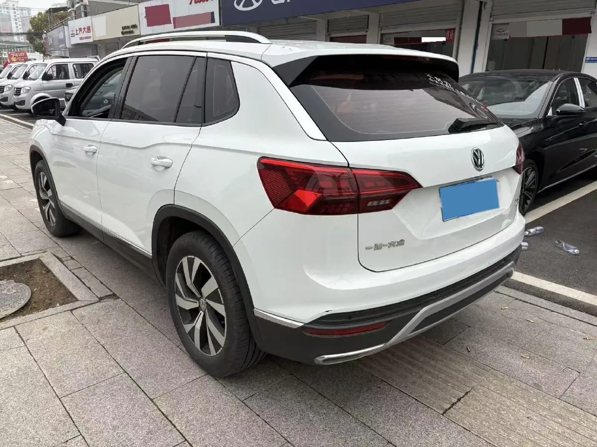 2019 Jeep Cherokee 2.0T 234HP L4 9AT,autocango,china used car exporter,china ev exporter,chinese used car exporter,chinese used ev exporter