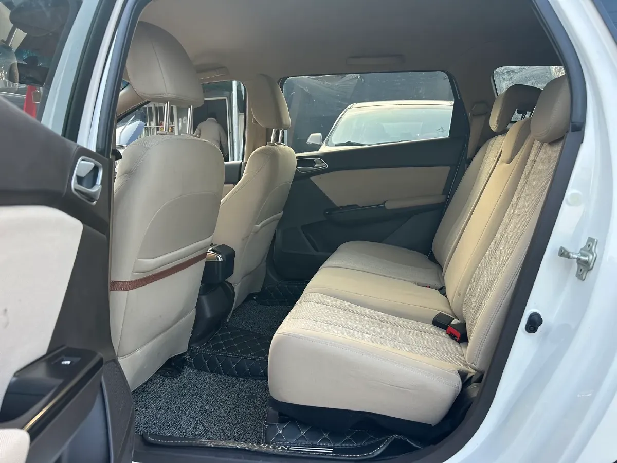 2017 BaoJun 310W 1.5L 112HP L4 6MT,autocango,china used car exporter,china ev exporter,chinese used car exporter,chinese used ev exporter