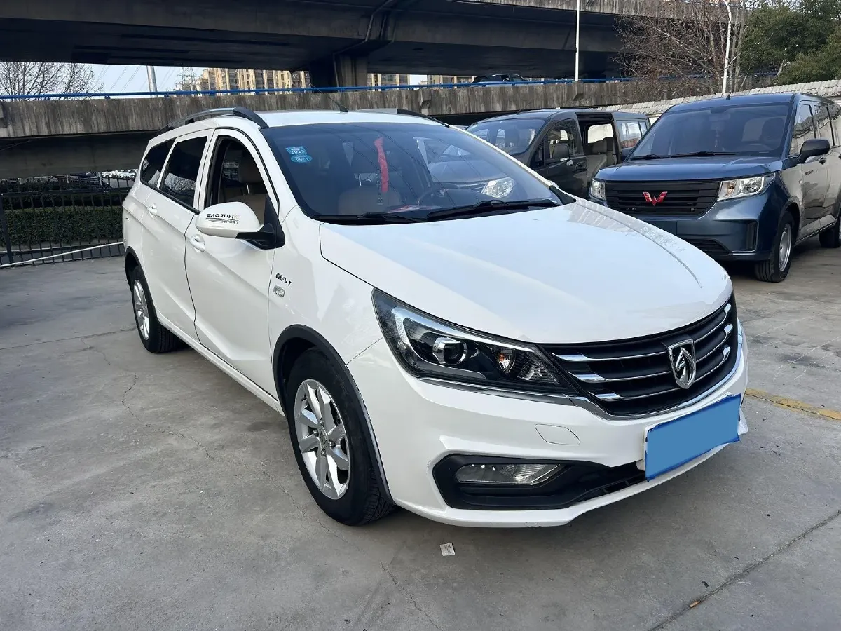 2017 BaoJun 310W 1.5L 112HP L4 6MT,autocango,china used car exporter,china ev exporter,chinese used car exporter,chinese used ev exporter